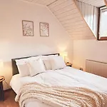 Entire For Groups With 4 Bedrooms Near Rhine Falls & Zurich Airport Klettgau