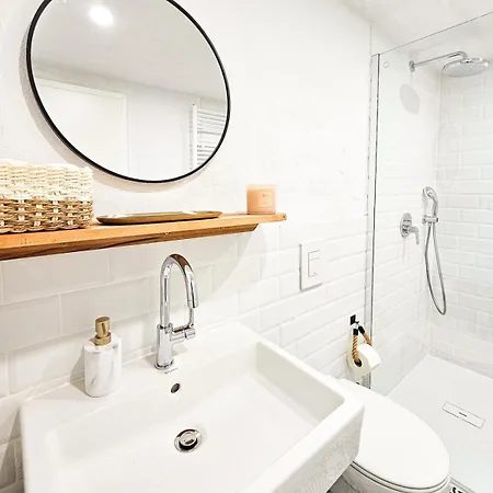 Cozy With 4 Bedrooms Near Zurich And Rhine Falls