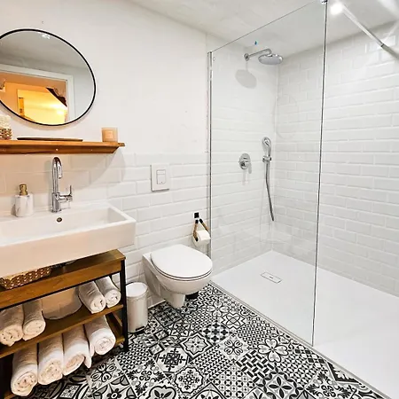 Cozy With 4 Bedrooms Near Zurich And Rhine Falls